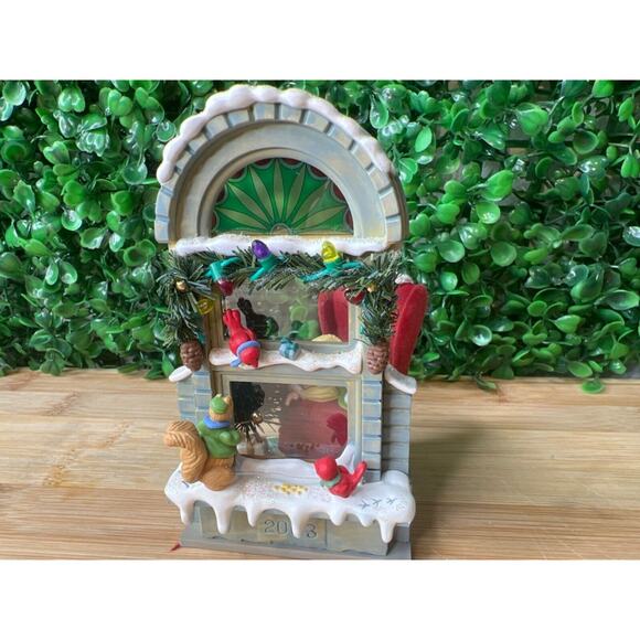 2003 Hallmark CHRISTMAS WINDOW #1 Series KOC Club Exclusive Ornament - Picture 7 of 14